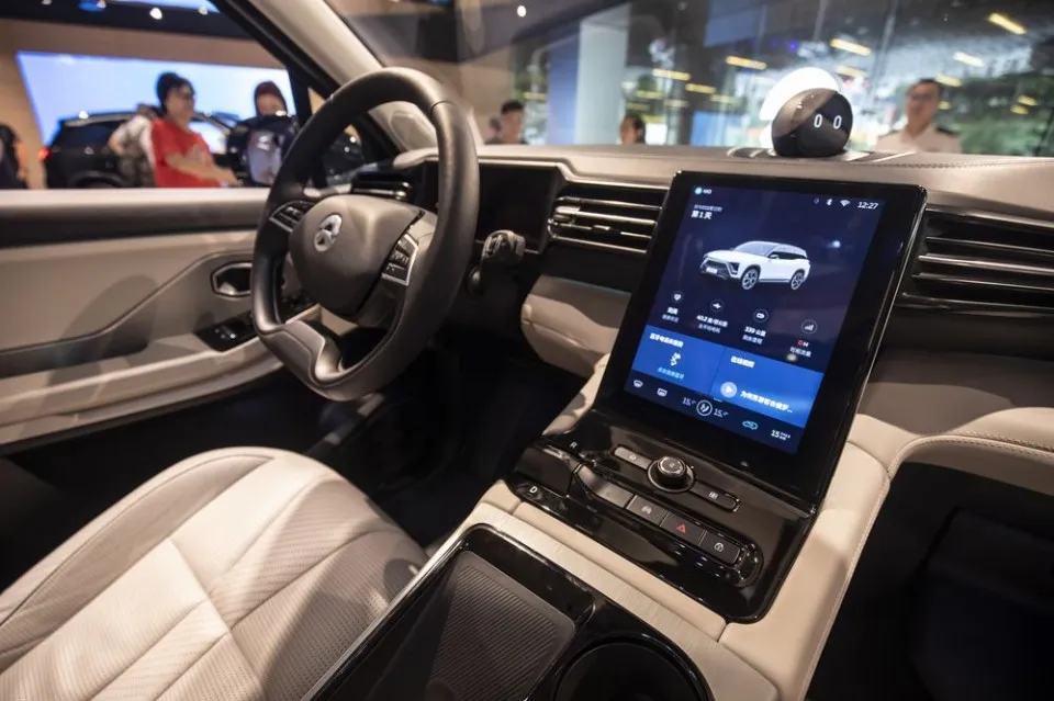 Xe hơi th&ocirc;ng minh Trung Quốc nhốt kh&aacute;ch cả tiếng đồng hồ - Ảnh 2.