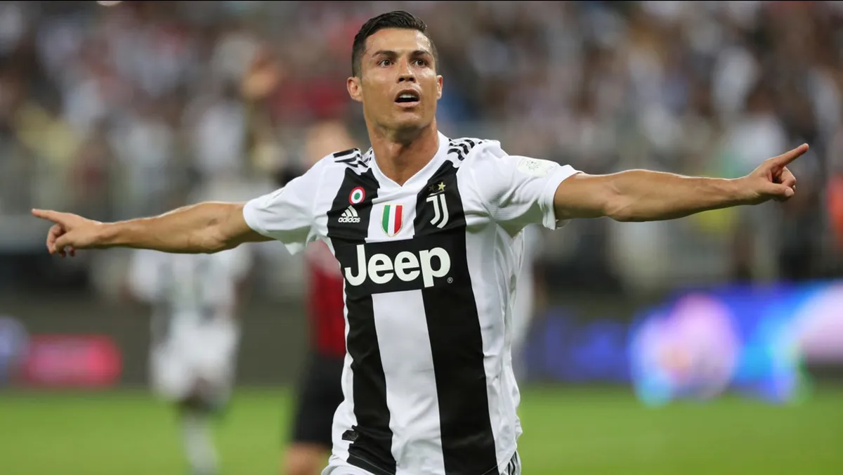Top 10 tiền đạo xuất sắc nhất thế giới: Ronaldo ngạo nghễ ngôi đầu - Ảnh 1. Top 10 tiền đạo xuất sắc nhất thế giới: Ronaldo ngạo nghễ ngôi đầu - Ảnh 1.