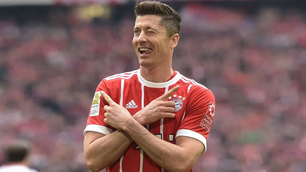 Top 10 tiền đạo xuất sắc nhất thế giới: Ronaldo ngạo nghễ ngôi đầu - Ảnh 6. Top 10 tiền đạo xuất sắc nhất thế giới: Ronaldo ngạo nghễ ngôi đầu - Ảnh 6.