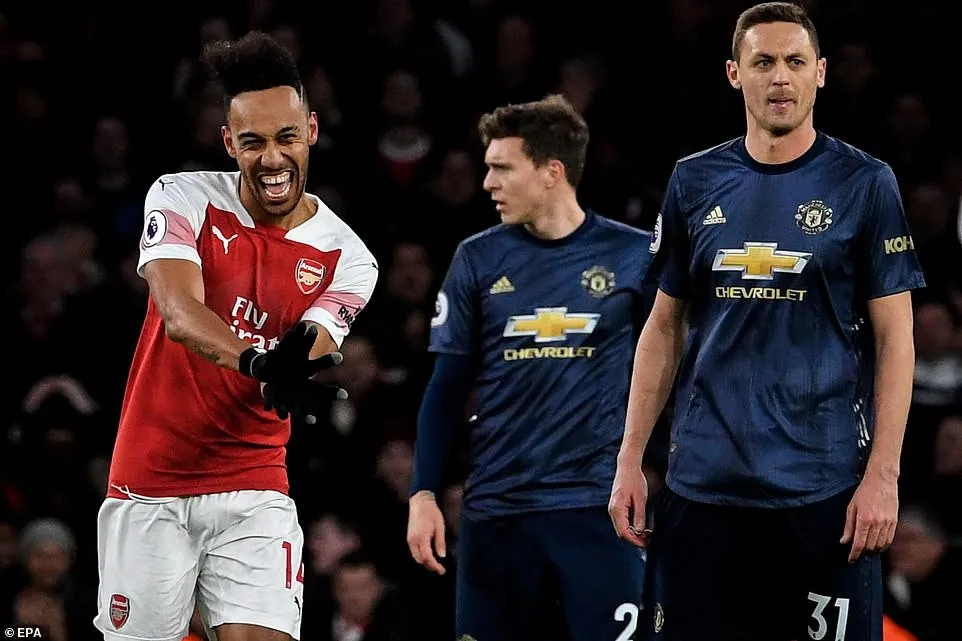 VIDEO Arsenal 2-0 Man Utd: Quỷ đỏ vấp ngã ở Emirates - Ảnh 3. VIDEO Arsenal 2-0 Man Utd: Quỷ đỏ vấp ngã ở Emirates - Ảnh 3.