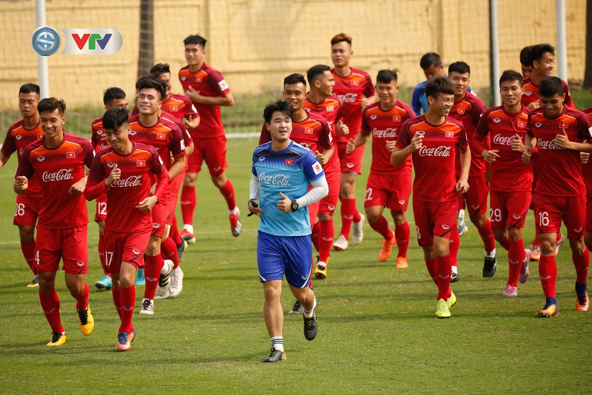 U23 Việt Nam tập luyện thiếu quân, thầy Park đau đầu về nhân sự - Ảnh 1. U23 Việt Nam tập luyện thiếu quân, thầy Park đau đầu về nhân sự - Ảnh 1.
