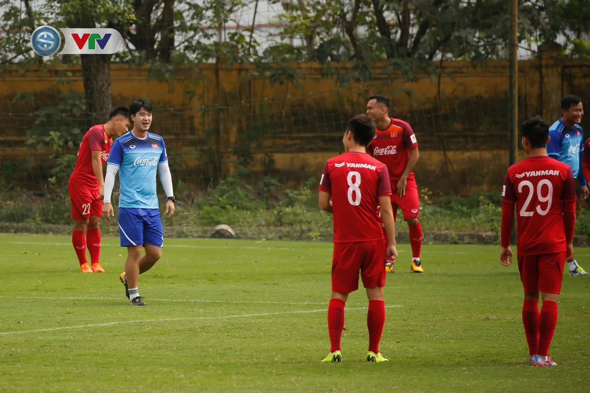 U23 Việt Nam tập luyện thiếu quân, thầy Park đau đầu về nhân sự - Ảnh 13. U23 Việt Nam tập luyện thiếu quân, thầy Park đau đầu về nhân sự - Ảnh 13.