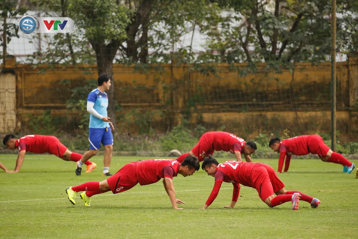 U23 Việt Nam tập luyện thiếu quân, thầy Park đau đầu về nhân sự - Ảnh 7. U23 Việt Nam tập luyện thiếu quân, thầy Park đau đầu về nhân sự - Ảnh 7.