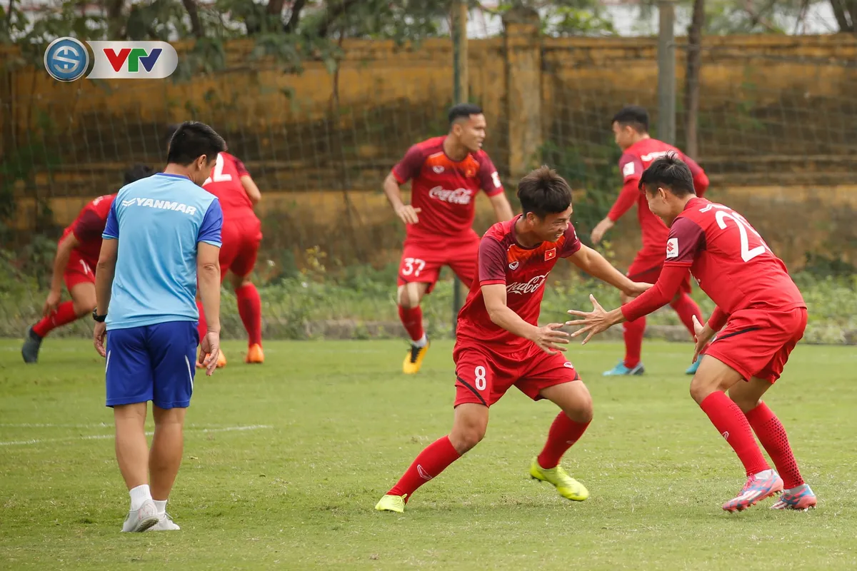 U23 Việt Nam tập luyện thiếu quân, thầy Park đau đầu về nhân sự - Ảnh 6. U23 Việt Nam tập luyện thiếu quân, thầy Park đau đầu về nhân sự - Ảnh 6.