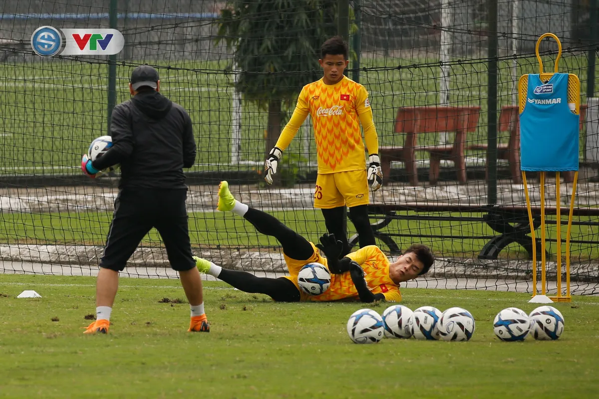 U23 Việt Nam tập luyện thiếu quân, thầy Park đau đầu về nhân sự - Ảnh 8. U23 Việt Nam tập luyện thiếu quân, thầy Park đau đầu về nhân sự - Ảnh 8.