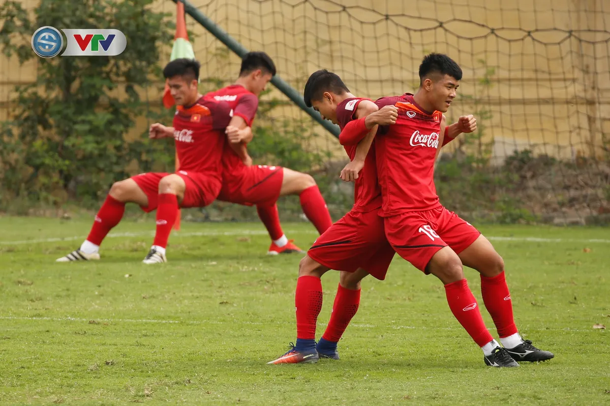 U23 Việt Nam tập luyện thiếu quân, thầy Park đau đầu về nhân sự - Ảnh 4. U23 Việt Nam tập luyện thiếu quân, thầy Park đau đầu về nhân sự - Ảnh 4.