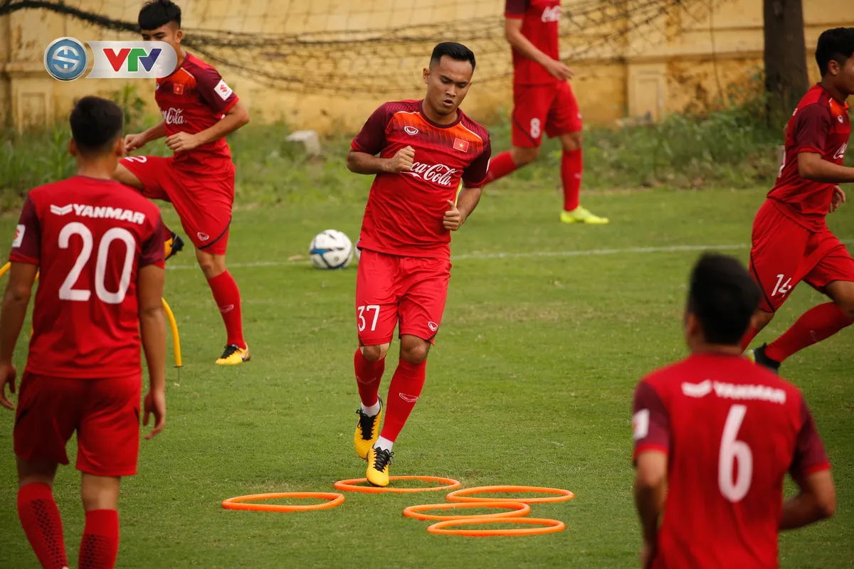 U23 Việt Nam tập luyện thiếu quân, thầy Park đau đầu về nhân sự - Ảnh 12. U23 Việt Nam tập luyện thiếu quân, thầy Park đau đầu về nhân sự - Ảnh 12.