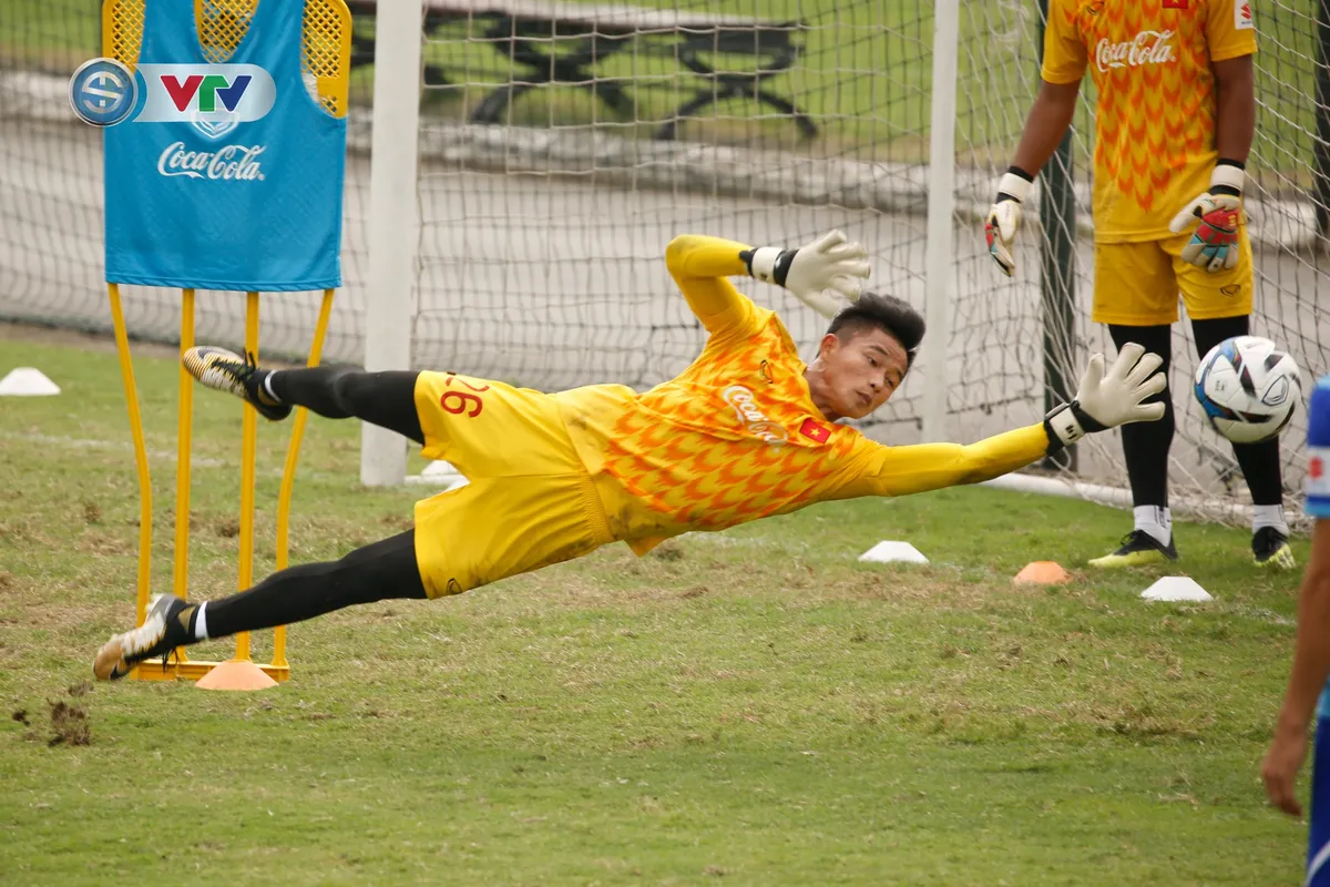 U23 Việt Nam tập luyện thiếu quân, thầy Park đau đầu về nhân sự - Ảnh 9. U23 Việt Nam tập luyện thiếu quân, thầy Park đau đầu về nhân sự - Ảnh 9.