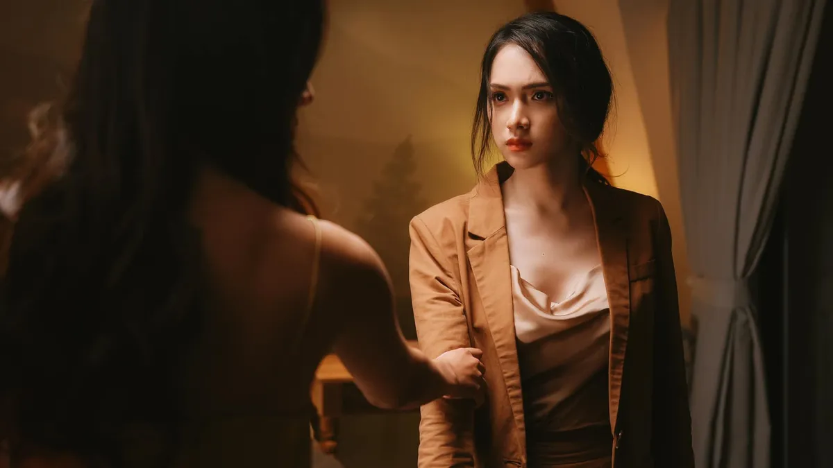 Vừa mới ra mắt, MV mới của Hương Giang đ&atilde; nhanh ch&oacute;ng đạt 2,8 triệu view - Ảnh 6.