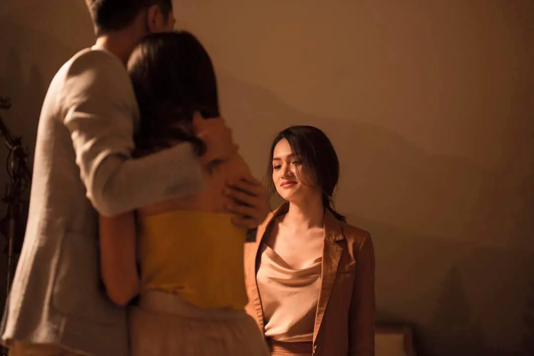 Vừa mới ra mắt, MV mới của Hương Giang đ&atilde; nhanh ch&oacute;ng đạt 2,8 triệu view - Ảnh 5.