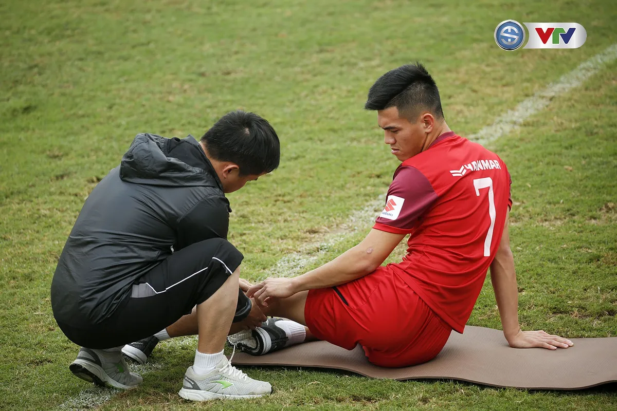 ẢNH: U23 Việt Nam cấp tốc tập luyện chuẩn bị giao hữu - Ảnh 3. ẢNH: U23 Việt Nam cấp tốc tập luyện chuẩn bị giao hữu - Ảnh 3.