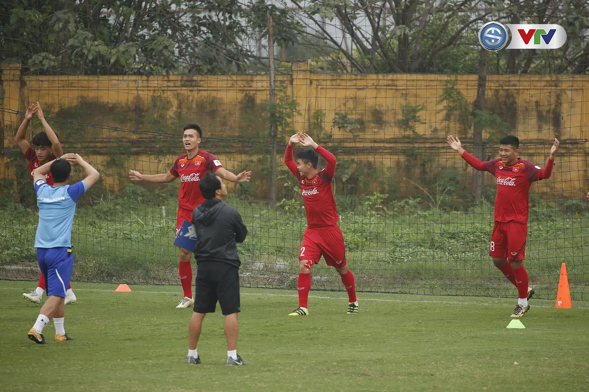 ẢNH: U23 Việt Nam cấp tốc tập luyện chuẩn bị giao hữu - Ảnh 6. ẢNH: U23 Việt Nam cấp tốc tập luyện chuẩn bị giao hữu - Ảnh 6.