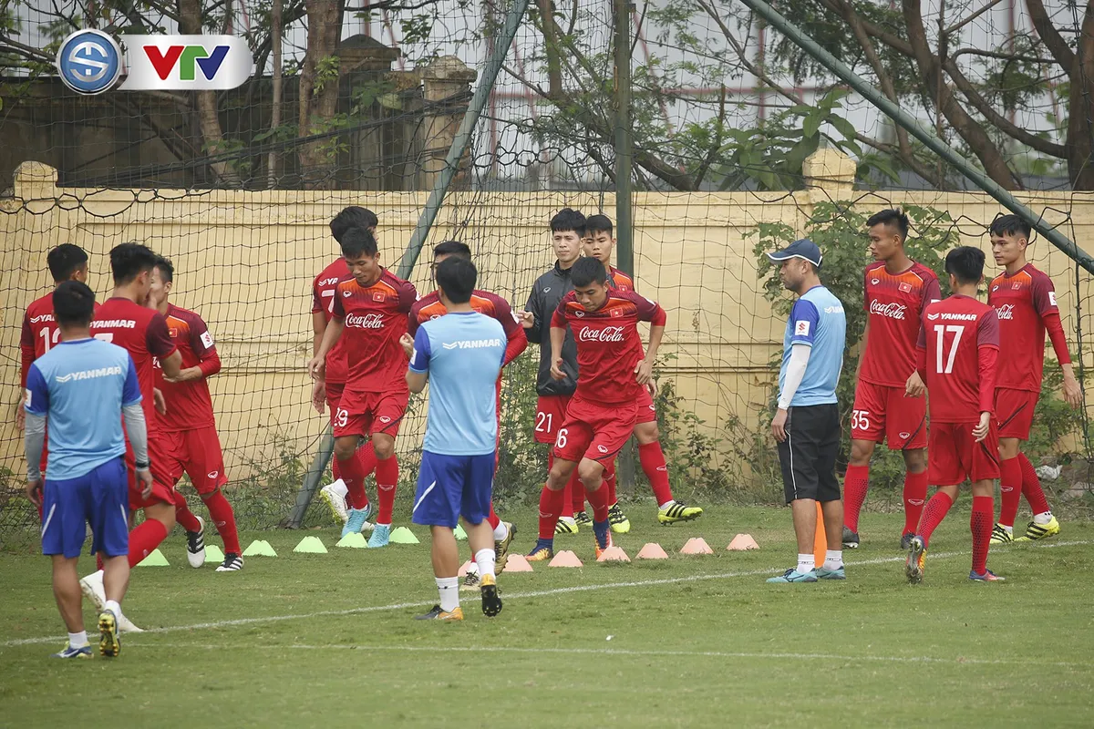 ẢNH: U23 Việt Nam cấp tốc tập luyện chuẩn bị giao hữu - Ảnh 7. ẢNH: U23 Việt Nam cấp tốc tập luyện chuẩn bị giao hữu - Ảnh 7.