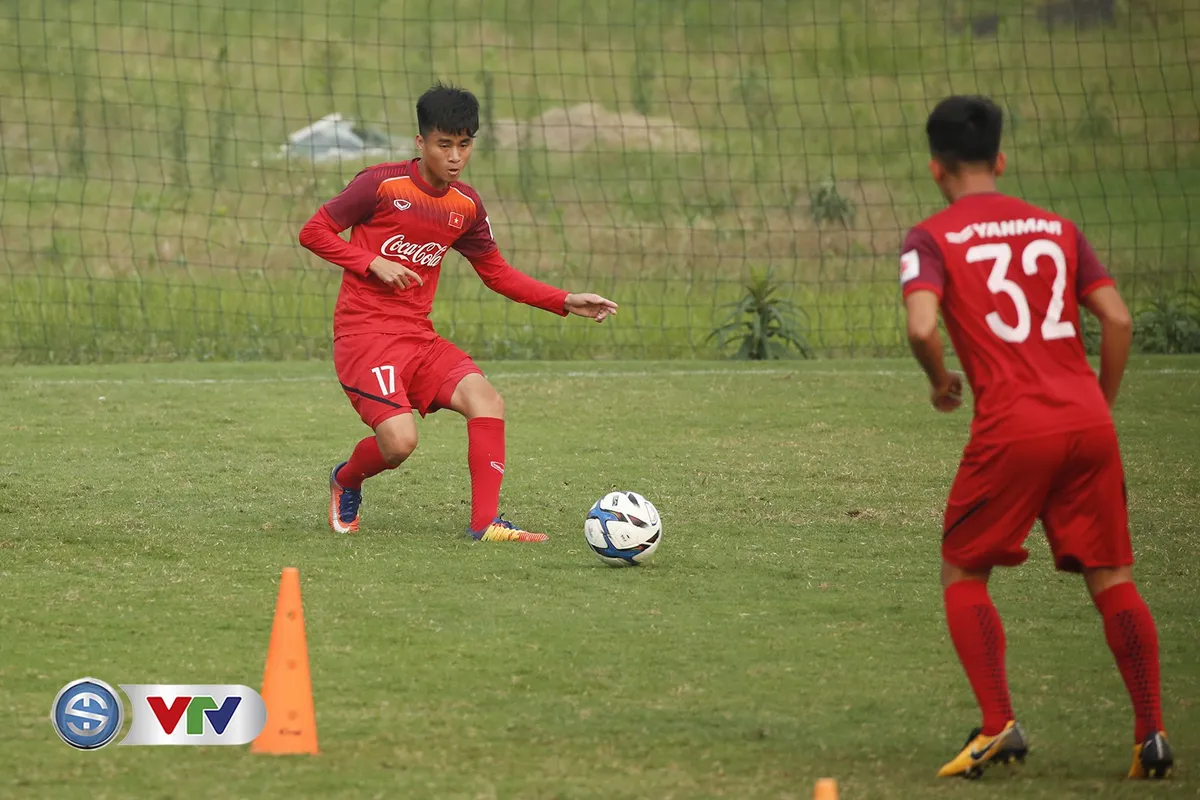 ẢNH: U23 Việt Nam cấp tốc tập luyện chuẩn bị giao hữu - Ảnh 13. ẢNH: U23 Việt Nam cấp tốc tập luyện chuẩn bị giao hữu - Ảnh 13.