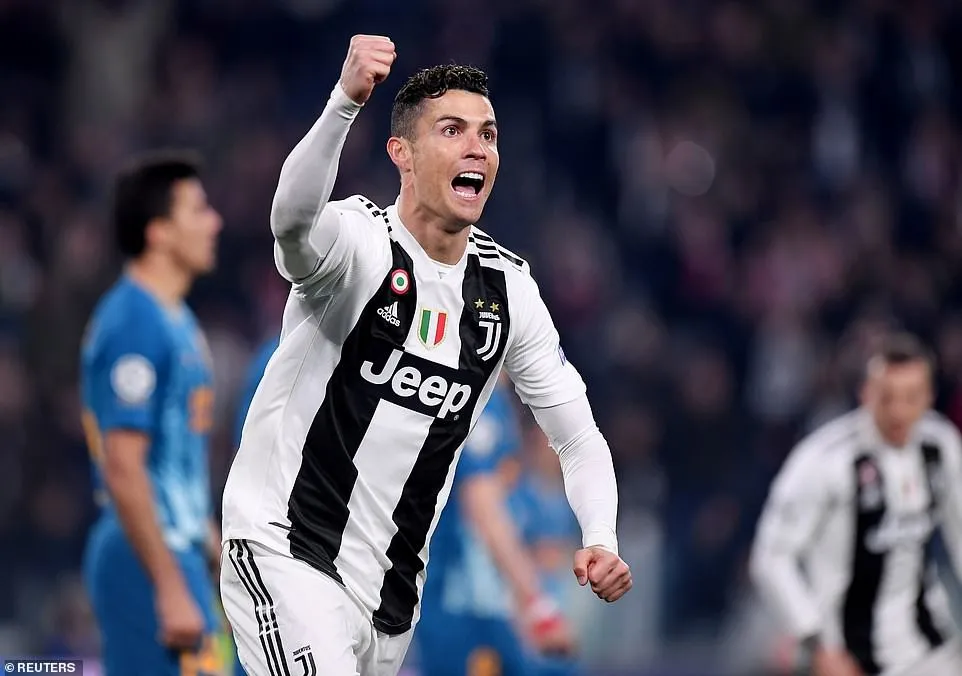 Higuain vui như Tết khi được tái hợp với Ronaldo - Ảnh 1. Higuain vui như Tết khi được tái hợp với Ronaldo - Ảnh 1.