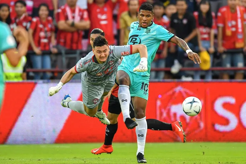 Đặng Văn Lâm hướng đến chiến thắng đầu tiên cùng SCG Muangthong United - Ảnh 1. Đặng Văn Lâm hướng đến chiến thắng đầu tiên cùng SCG Muangthong United - Ảnh 1.
