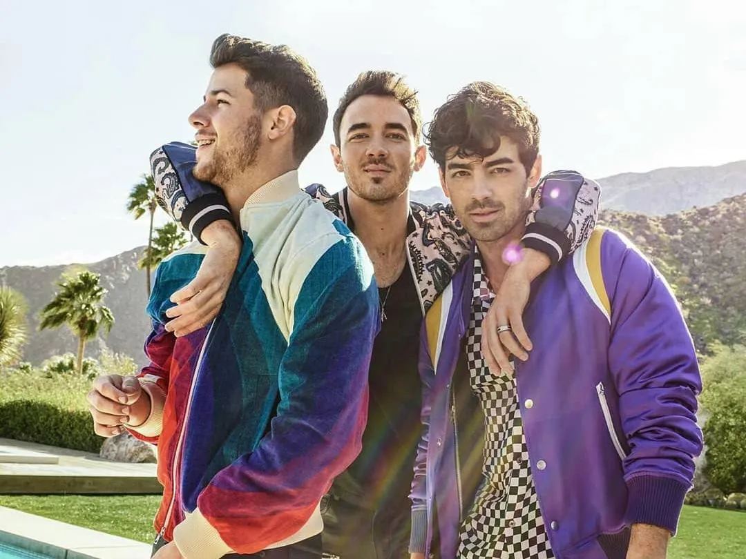 Tung MV mới, cựu ngôi sao Disney Jonas Brothers chính thức trở lại - Ảnh 1.