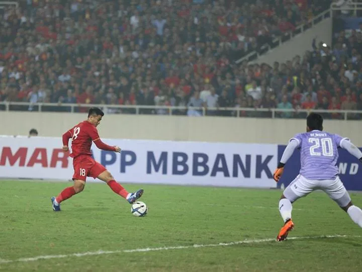duc-chinh-ghi-ban-thai-lan duc-chinh-ghi-ban-thai-lan