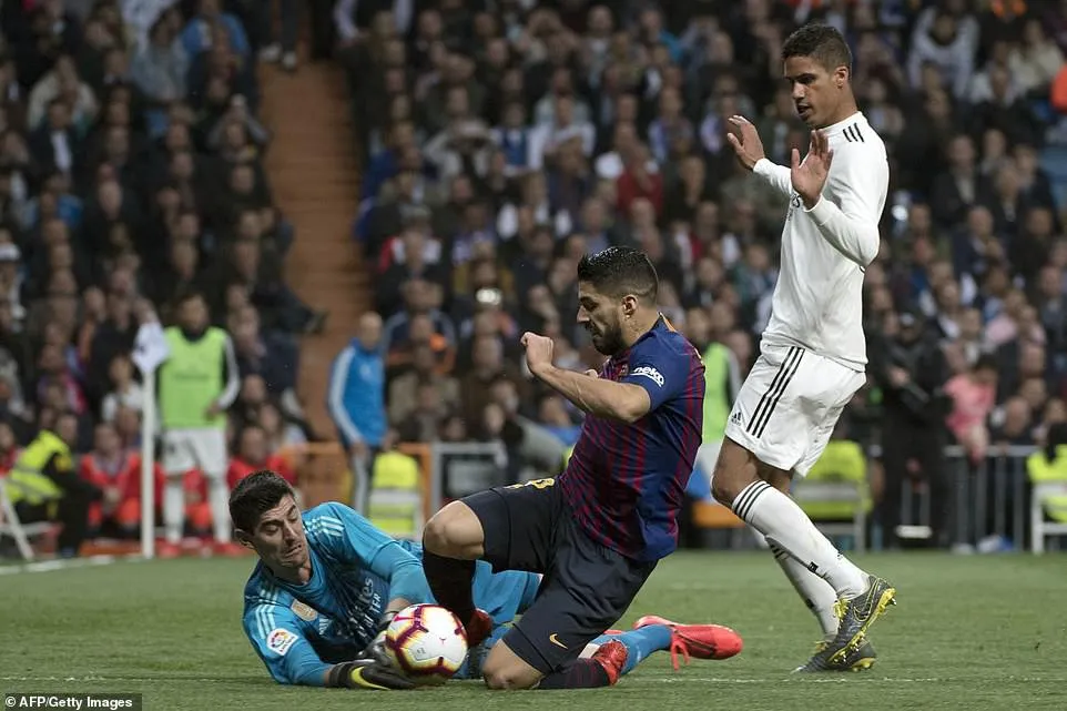 Siêu kinh điển: Barcelona thắng tối thiểu Real Madrid tại Bernabeu - Ảnh 10.