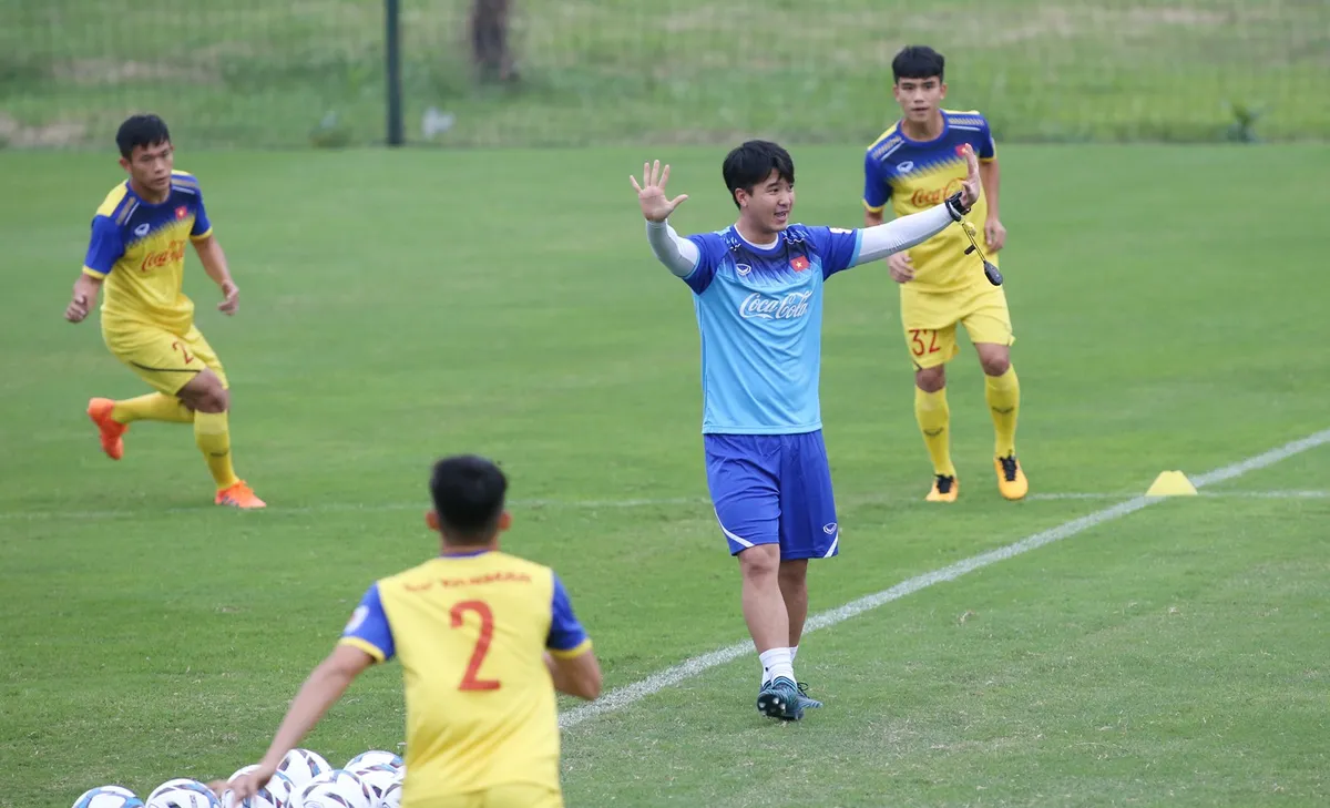HLV thể lực điển trai của U23 Việt Nam là ai? - Ảnh 2. HLV thể lực điển trai của U23 Việt Nam là ai? - Ảnh 2.
