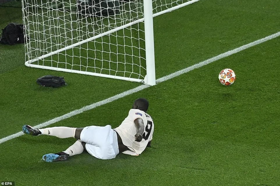 Man Utd viết nên một loạt kỳ tích với chiến thắng lịch sử trước PSG - Ảnh 1. Man Utd viết nên một loạt kỳ tích với chiến thắng lịch sử trước PSG - Ảnh 1.