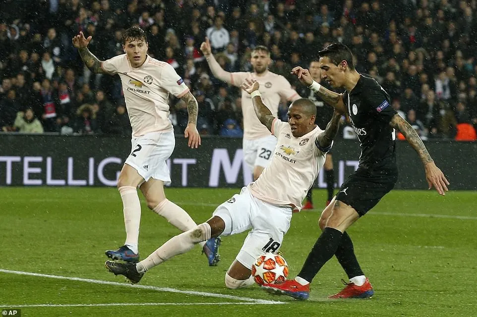 Man Utd viết nên một loạt kỳ tích với chiến thắng lịch sử trước PSG - Ảnh 2. Man Utd viết nên một loạt kỳ tích với chiến thắng lịch sử trước PSG - Ảnh 2.