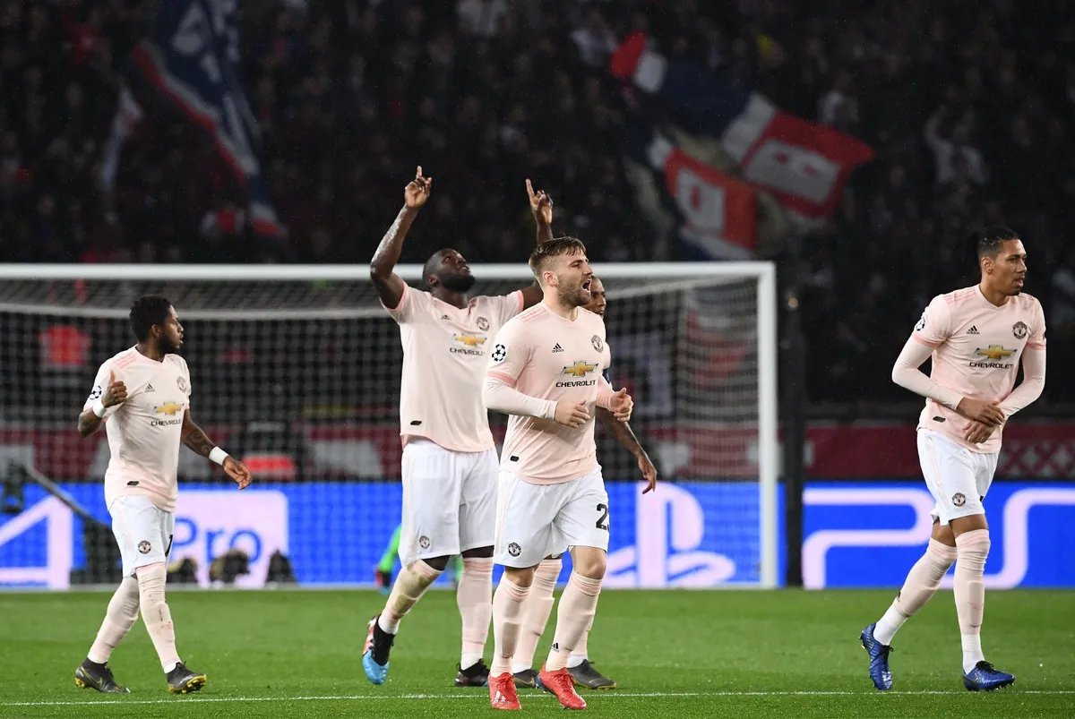ẢNH: Man Utd thắng kịch tính PSG nhờ VAR để giành quyền vào tứ kết UEFA Champions League - Ảnh 11. ẢNH: Man Utd thắng kịch tính PSG nhờ VAR để giành quyền vào tứ kết UEFA Champions League - Ảnh 11.