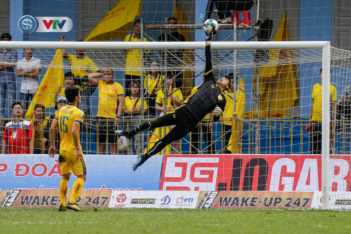 ẢNH: Hải Huy tỏa sáng, Than Quảng Ninh giành chiến thắng đầu tiên tại V.League 2019 - Ảnh 10. ẢNH: Hải Huy tỏa sáng, Than Quảng Ninh giành chiến thắng đầu tiên tại V.League 2019 - Ảnh 10.