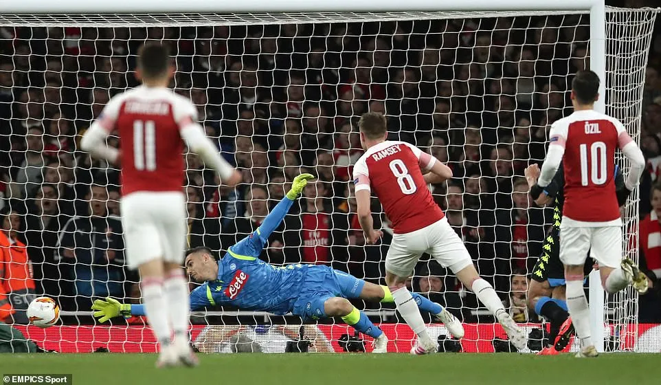 ẢNH: Arsenal thắng dễ Napoli ở tứ kết lượt đi Europa League - Ảnh 1. ẢNH: Arsenal thắng dễ Napoli ở tứ kết lượt đi Europa League - Ảnh 1.