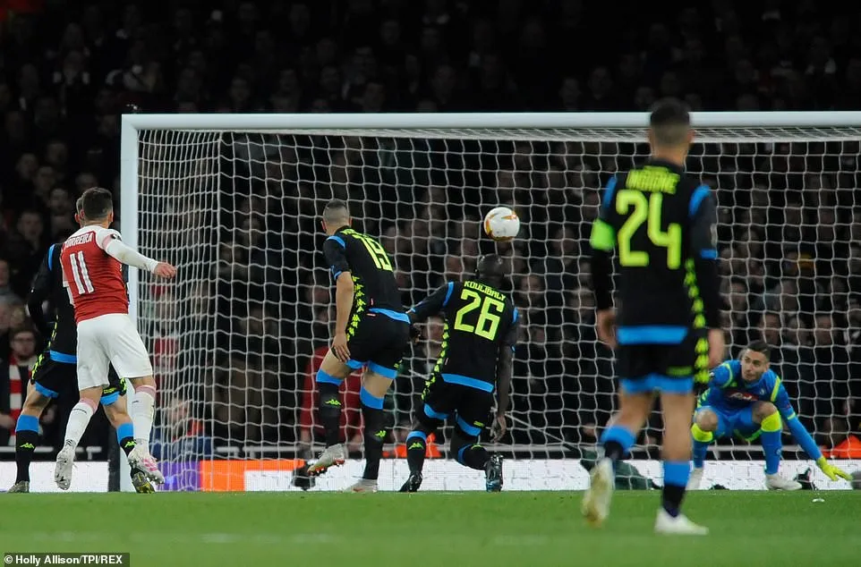 ẢNH: Arsenal thắng dễ Napoli ở tứ kết lượt đi Europa League - Ảnh 4. ẢNH: Arsenal thắng dễ Napoli ở tứ kết lượt đi Europa League - Ảnh 4.