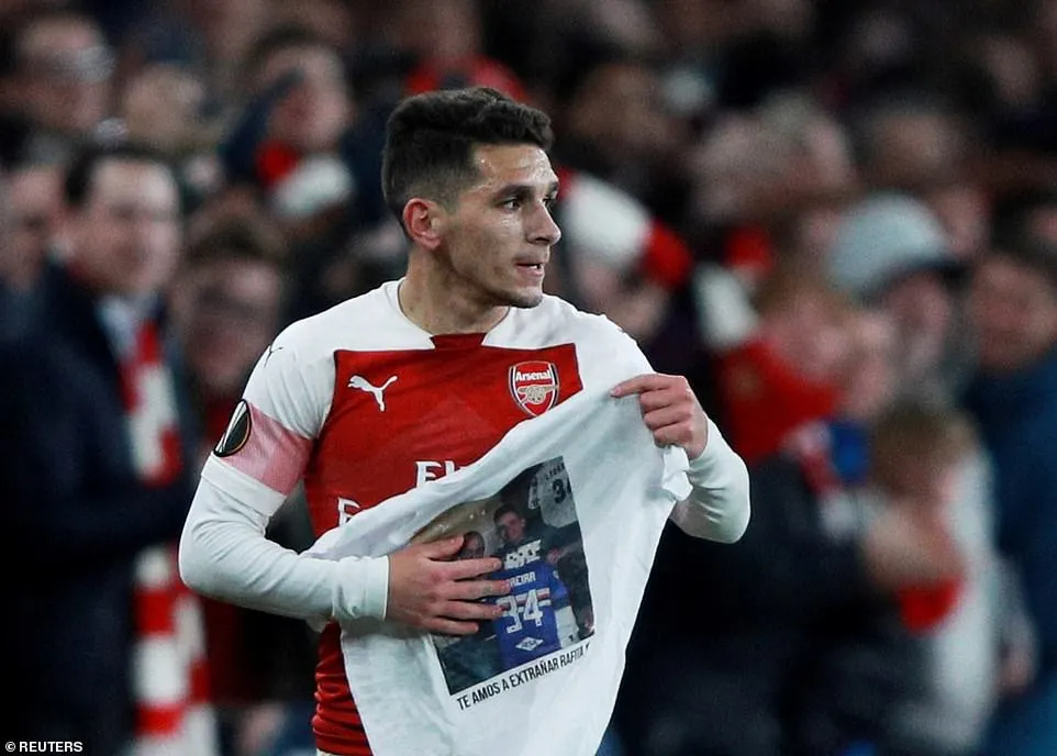 ẢNH: Arsenal thắng dễ Napoli ở tứ kết lượt đi Europa League - Ảnh 6. ẢNH: Arsenal thắng dễ Napoli ở tứ kết lượt đi Europa League - Ảnh 6.
