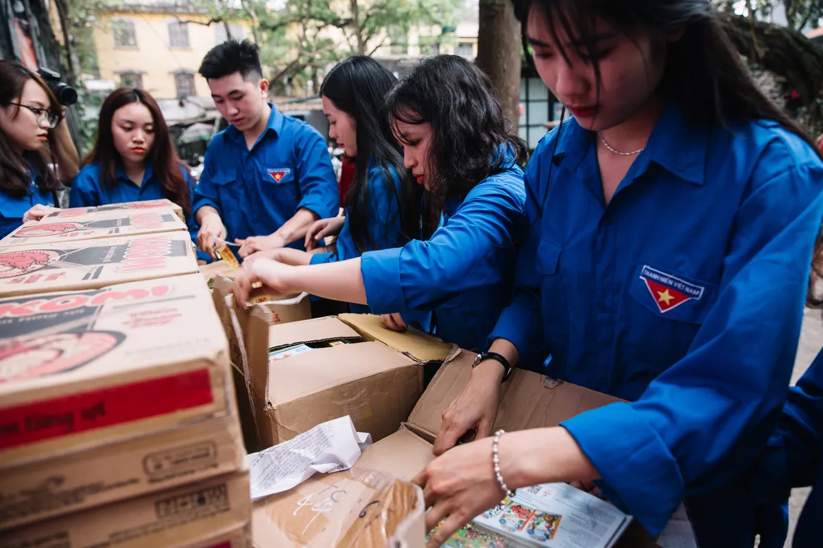 Sinh viên HV Báo chí và Tuyên truyền trao yêu thương đến các em nhỏ tàn tật tại Trung tâm Phúc Tuệ - Ảnh 1.