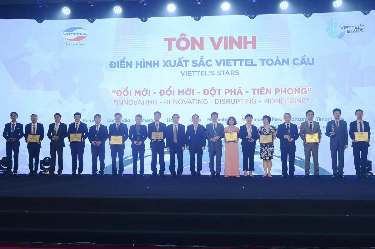 Vinh danh những nhân tố xuất sắc trong cuộc chuyển dịch số - Ảnh 1.