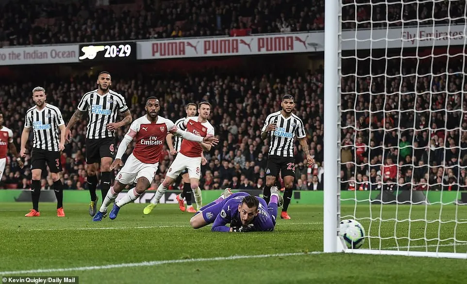 Arsenal 2-0 Newcastle: Vượt mặt Tottenham và Man Utd, Pháo thủ vươn lên vị trí thứ 3 - Ảnh 2. Arsenal 2-0 Newcastle: Vượt mặt Tottenham và Man Utd, Pháo thủ vươn lên vị trí thứ 3 - Ảnh 2.