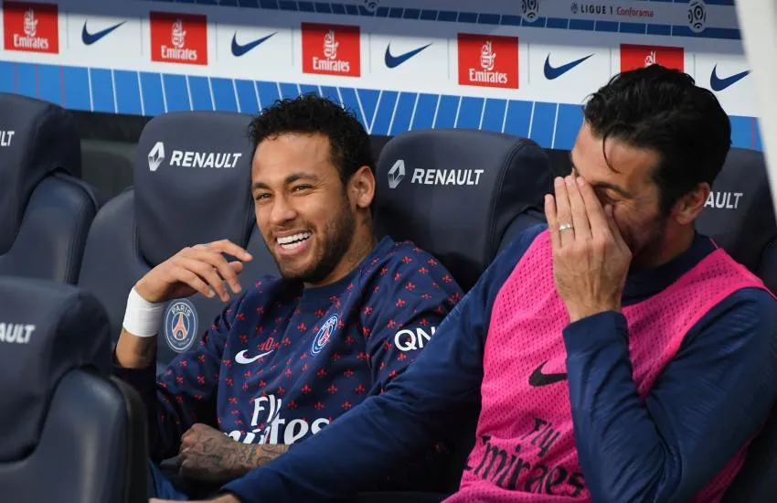 PSG tôn vinh Nhà thờ Đức Bà Paris trên áo trong ngày chính thức vô địch - Ảnh 6. PSG tôn vinh Nhà thờ Đức Bà Paris trên áo trong ngày chính thức vô địch - Ảnh 6.