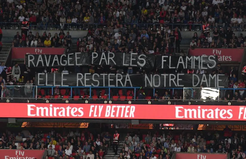 PSG tôn vinh Nhà thờ Đức Bà Paris trên áo trong ngày chính thức vô địch - Ảnh 4. PSG tôn vinh Nhà thờ Đức Bà Paris trên áo trong ngày chính thức vô địch - Ảnh 4.