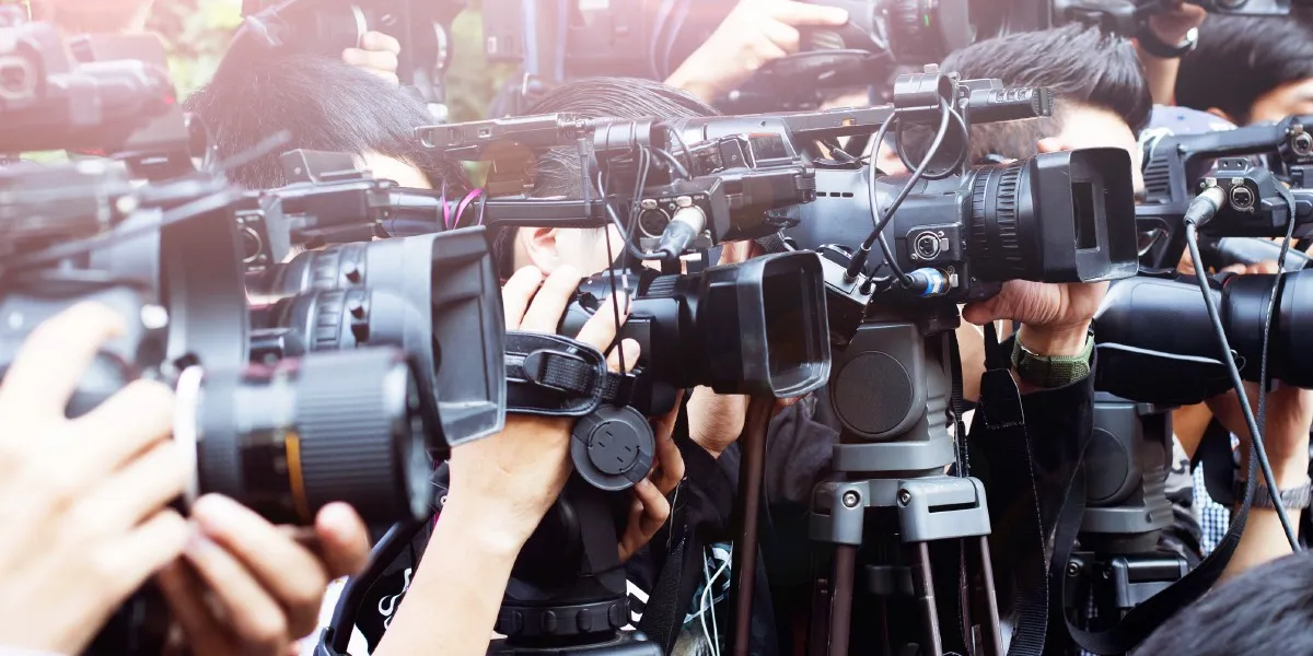 T&aacute;c giả hay đồng t&aacute;c giả trong c&aacute;c t&aacute;c phẩm b&aacute;o ch&iacute;, truyền h&igrave;nh? - Ảnh 2.