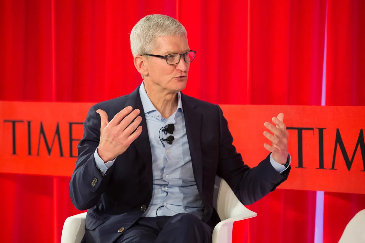 CEO Apple Tim Cook: Hãy đặt iPhone của bạn xuống! - Ảnh 1.