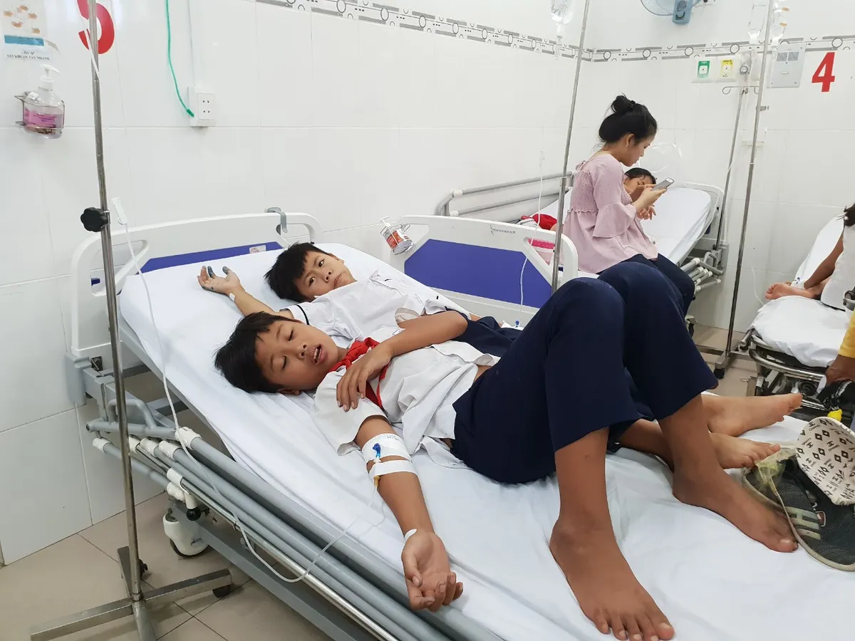 Hàng chục học sinh nhập viện sau khi uống sửa tại trưởng ở Ninh Thuận - Ảnh 1. Hàng chục học sinh nhập viện sau khi uống sửa tại trưởng ở Ninh Thuận - Ảnh 1.