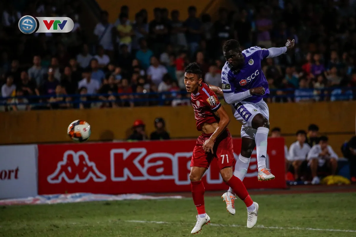 ẢNH: Thắng tối thiểu CLB TP HCM, CLB Hà Nội vươn lên dẫn đầu BXH V.League - Ảnh 11. ẢNH: Thắng tối thiểu CLB TP HCM, CLB Hà Nội vươn lên dẫn đầu BXH V.League - Ảnh 11.