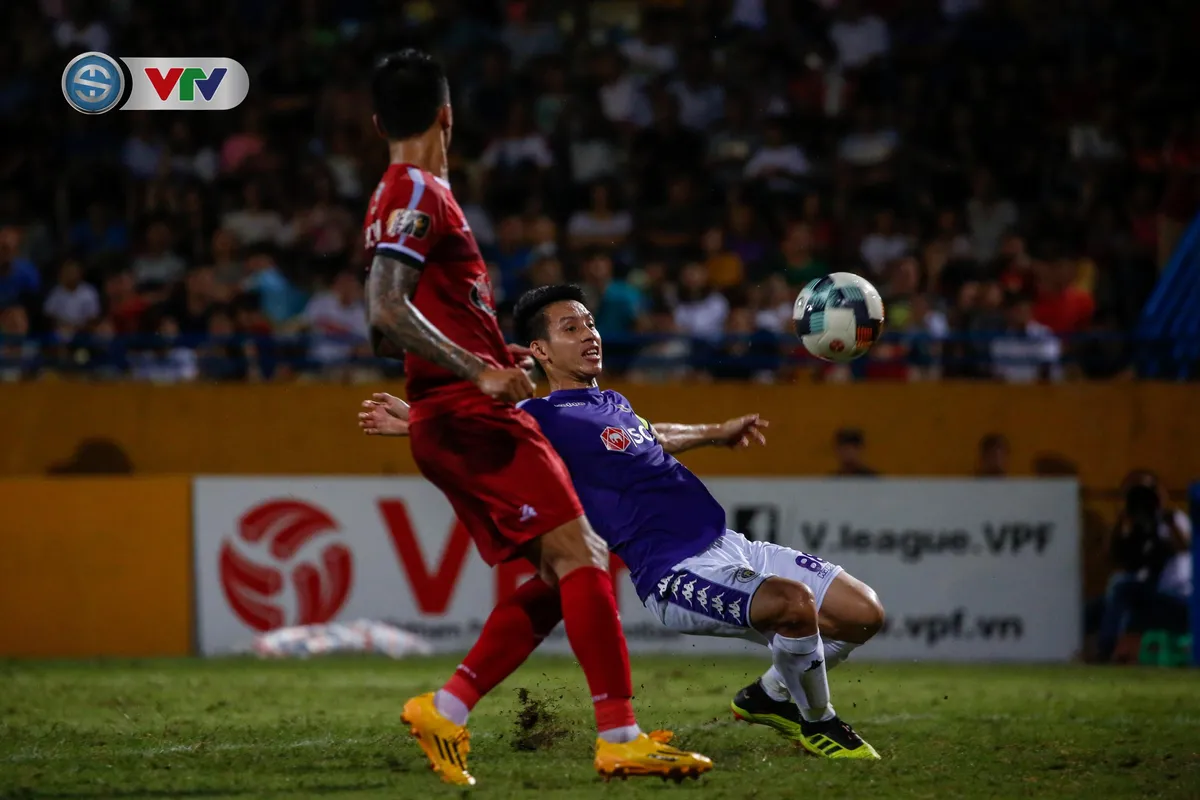 ẢNH: Thắng tối thiểu CLB TP HCM, CLB Hà Nội vươn lên dẫn đầu BXH V.League - Ảnh 19. ẢNH: Thắng tối thiểu CLB TP HCM, CLB Hà Nội vươn lên dẫn đầu BXH V.League - Ảnh 19.