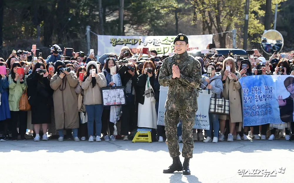 Ji Chang Wook đã chính thức xuất ngũ - Ảnh 1.