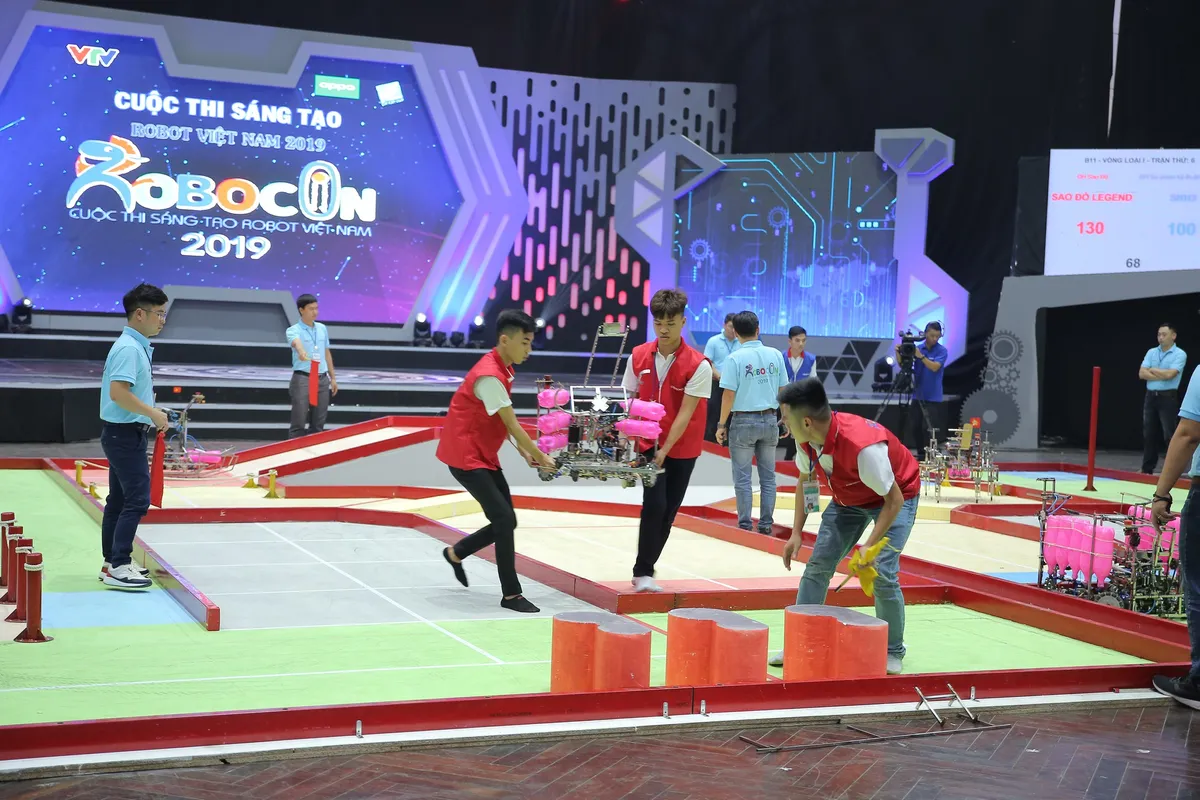 Robocon Việt Nam 2019: Nghẹt thở đến những giây cuối cùng - Ảnh 1.