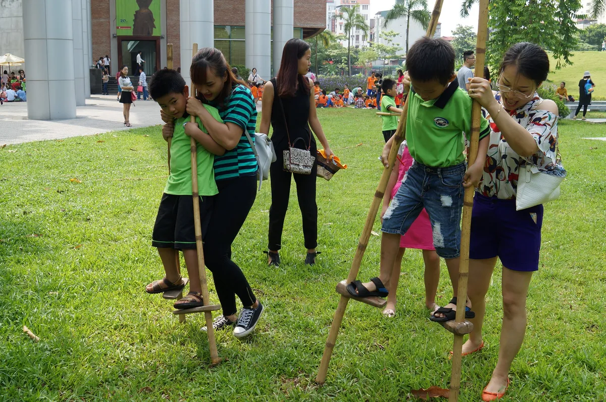 Bảo tàng Dân tộc học rộn ràng ngày nghỉ lễ 30/4 - 1/5 - Ảnh 6.