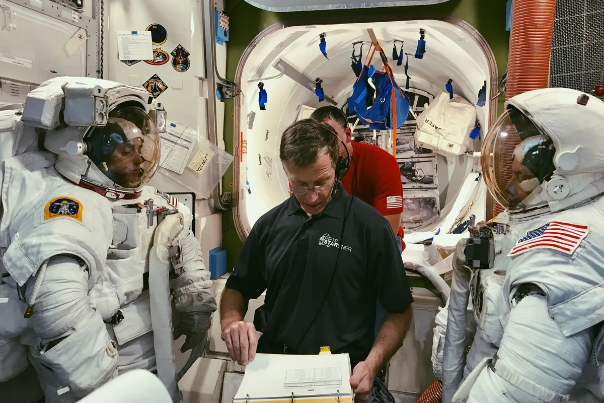 NASA hoãn phóng tàu vũ trụ không người lái của Boeing - Ảnh 1.