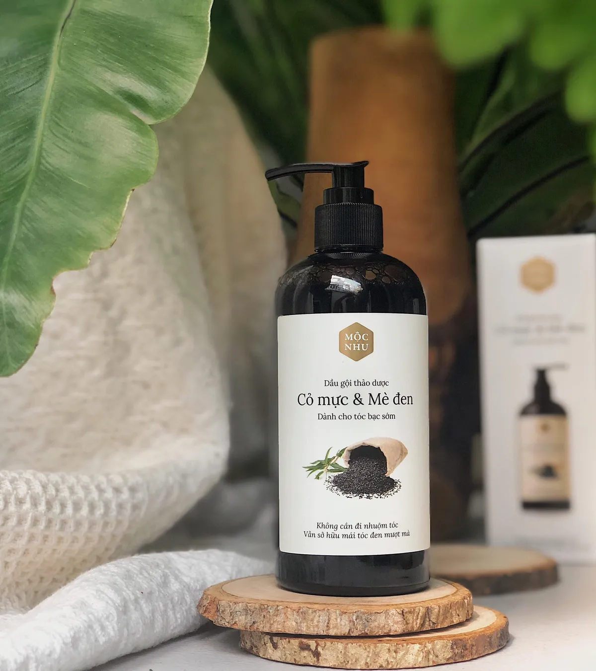 Nhờ dầu gội Cỏ mực Mộc Nhu, chị Quyên đã giã từ tóc bạc, tìm lại tuổi xuân xanh chỉ sau vài tuần - Ảnh 2.