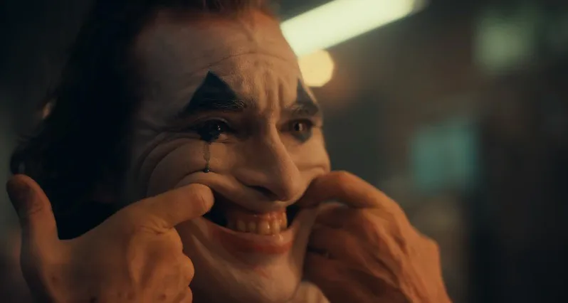 Hoàng tử tội ác Joker tái xuất đầy ám ảnh trong phiên bản điện ảnh 2019 tăm tối và điên loạn - Ảnh 2.