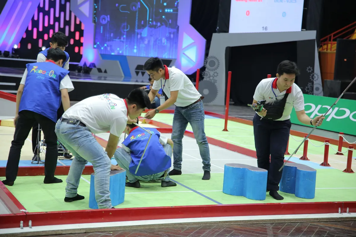 Tiếp bước ĐH Xây Dựng, tân binh Phenikaa giành vé vào chung kết Robocon Việt Nam 2019 - Ảnh 21.