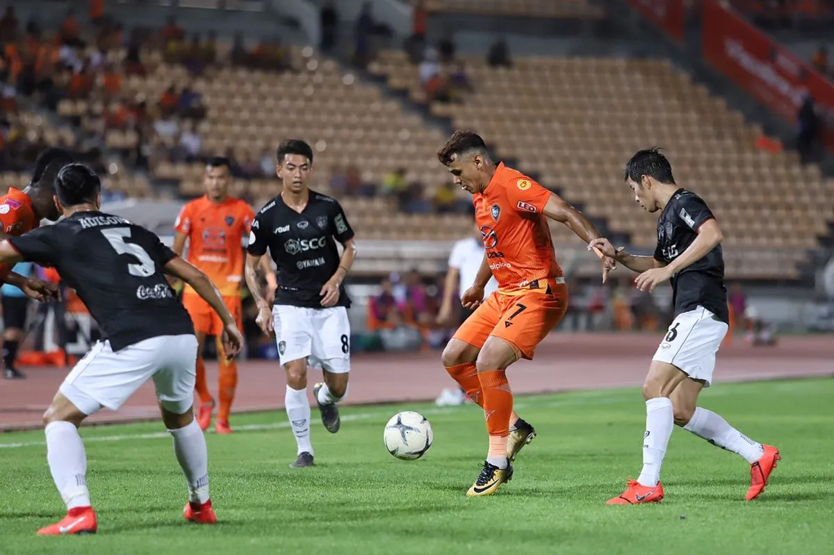 Muangthong United thảm bại, đội bóng của Văn Lâm chìm vào khủng hoảng - Ảnh 1.
