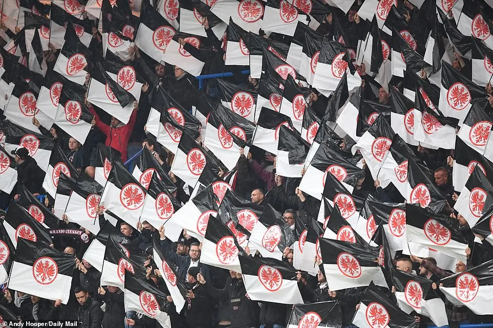 ẢNH: Chelsea nghẹt thở vượt qua Frankfurt, tiến vào chung kết Europa League - Ảnh 1.